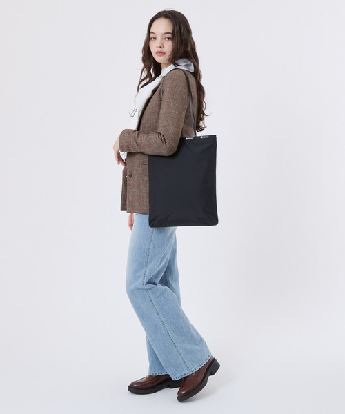 LeSportsac(レスポートサック)の「VERTICAL CITY TOTE アップタウンブラック/ブラック(トートバッグ・レディース・ブラック・FREE)」の3枚目の写真
