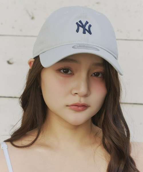 Olu.(オルドット)の「【NEW ERA/Olu.別注カラー】9TWENTYキャップ(キャップ・レディース・ブルーグレー・FREE)」の2枚目の写真