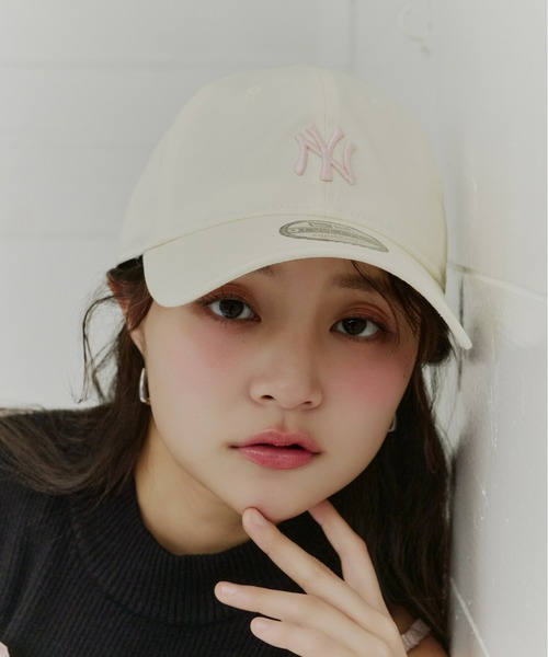 Olu.(オルドット)の「【NEW ERA/Olu.別注カラー】9TWENTYキャップ(キャップ・レディース・ブルーグレー/アイボリー・FREE)」の22枚目の写真