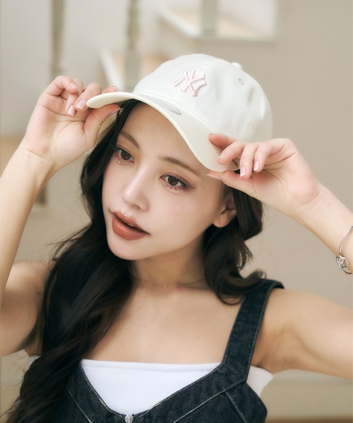 Olu.(オルドット)の「【NEW ERA/Olu.別注カラー】9TWENTYキャップ(キャップ・レディース・ブルーグレー/アイボリー・FREE)」の4枚目の写真