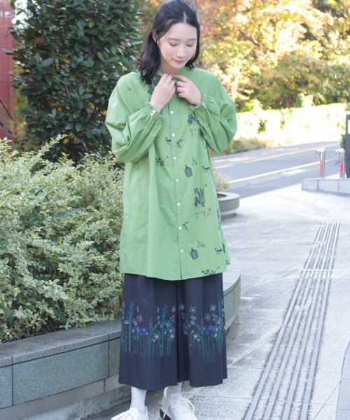 SUPER HAKKA（スーパーハッカ）の「SUPER　HAKKA×マツモトヨーコ　コットンスラブ「大切にしていること」単色刺繍チュニックブラウス（シャツ/ブラウス・レディース・ネイビー/グリーン・FREE）」の5枚目の写真