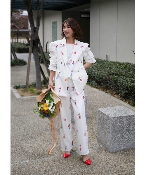 BeBeoD（べベッド）の「フラワーガーデンタックデザインパンツ（その他パンツ・レディース・ブラック/ホワイト/ネイビー・フリー）」の2枚目の写真