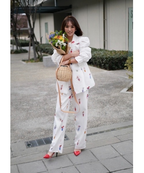 BeBeoD（べベッド）の「フラワーガーデンタックデザインパンツ（その他パンツ・レディース・ブラック/ホワイト/ネイビー・フリー）」の4枚目の写真