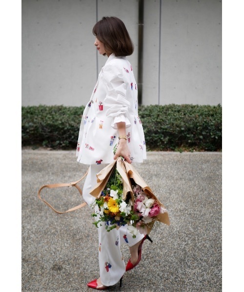 BeBeoD（べベッド）の「フラワーガーデンタックデザインパンツ（その他パンツ・レディース・ブラック/ホワイト/ネイビー・フリー）」の6枚目の写真