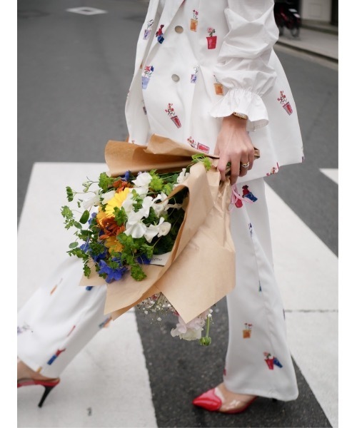 BeBeoD（べベッド）の「フラワーガーデンタックデザインパンツ（その他パンツ・レディース・ブラック/ホワイト/ネイビー・フリー）」の7枚目の写真