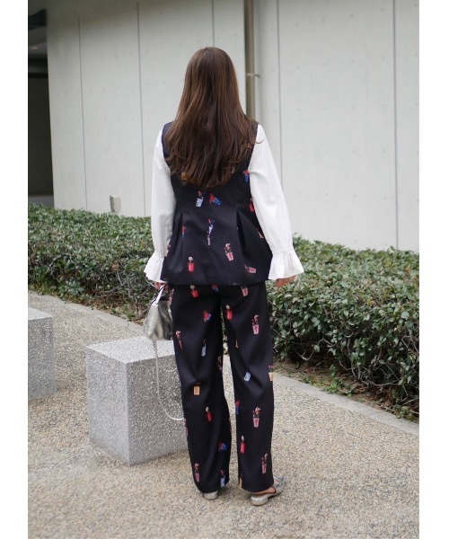 BeBeoD（べベッド）の「フラワーガーデンタックデザインパンツ（その他パンツ・レディース・ブラック/ホワイト/ネイビー・フリー）」の11枚目の写真