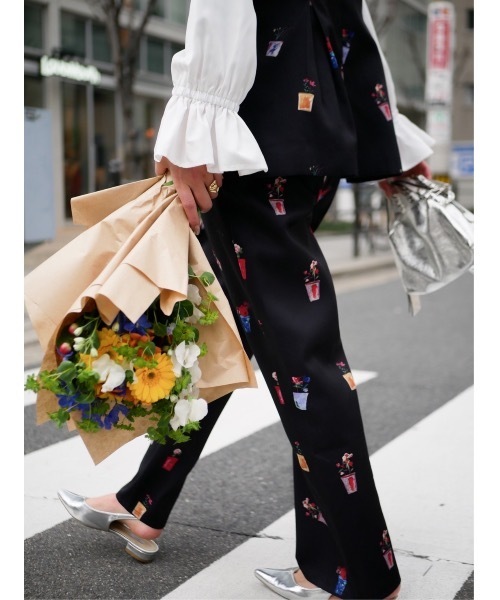 BeBeoD（べベッド）の「フラワーガーデンタックデザインパンツ（その他パンツ・レディース・ブラック/ホワイト/ネイビー・フリー）」の12枚目の写真