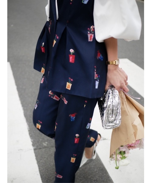 BeBeoD（べベッド）の「フラワーガーデンタックデザインパンツ（その他パンツ・レディース・ブラック/ホワイト/ネイビー・フリー）」の17枚目の写真
