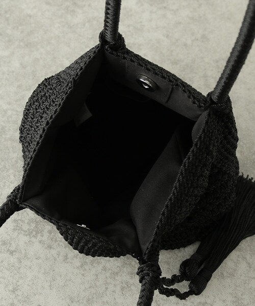 GALLEST(ギャレスト)の「コード編みタッセルトート(トートバッグ・レディース・シルバー/カーキ/ブラック・00)」の6枚目の写真