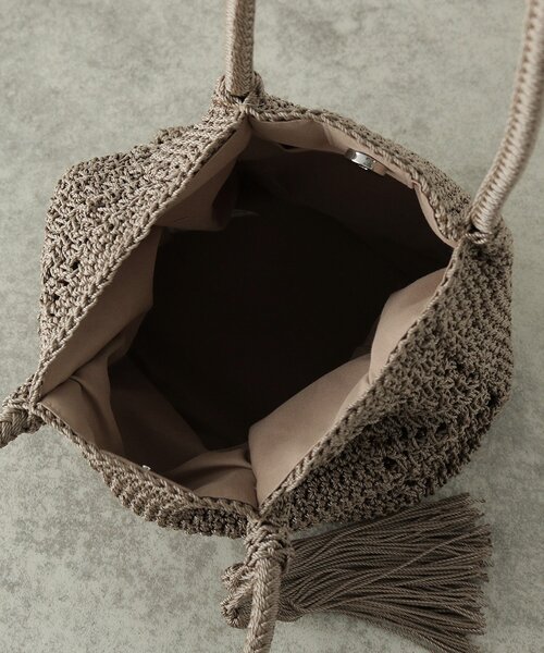 GALLEST(ギャレスト)の「コード編みタッセルトート(トートバッグ・レディース・シルバー/カーキ/ブラック・00)」の7枚目の写真