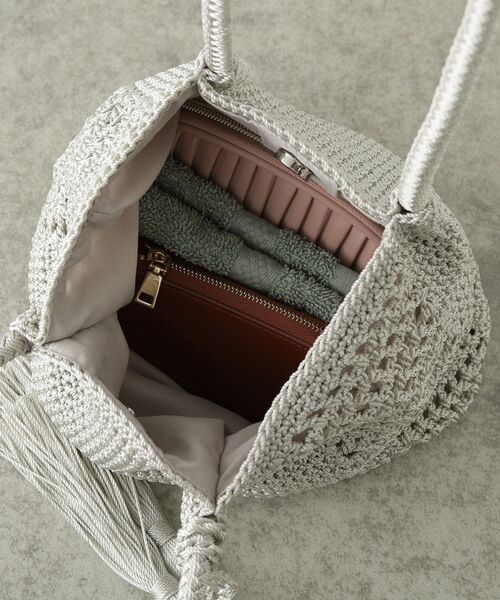 GALLEST(ギャレスト)の「コード編みタッセルトート(トートバッグ・レディース・シルバー/カーキ/ブラック・00)」の9枚目の写真