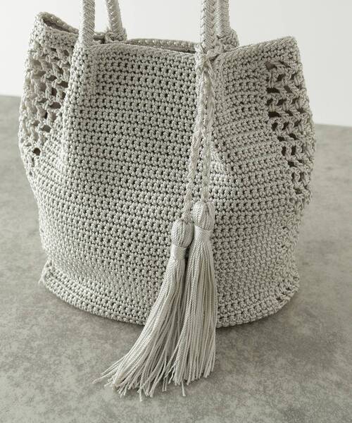 GALLEST(ギャレスト)の「コード編みタッセルトート(トートバッグ・レディース・シルバー/カーキ/ブラック・00)」の4枚目の写真
