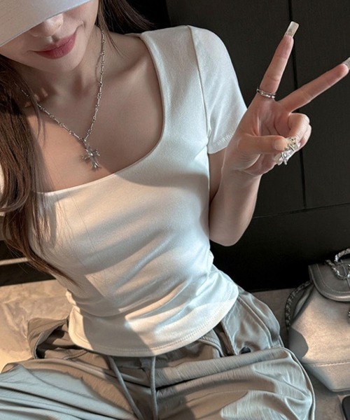 GLAMOROUS JANE（グラマラスジェーン）の「スクエアネック半袖Tシャツ（Tシャツ/カットソー・レディース・ホワイト/ブラック/グレー・FREE）」の2枚目の写真