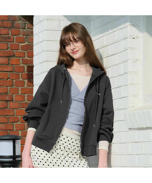 ROLAROLA(ロラロラ)の「SIMPLE LOGO HOOD ZIP-UP CHARCOAL(パーカー・レディース・チャコール・FREE)」の1枚目の写真