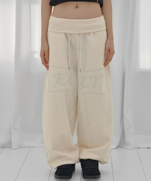 FANCY CLUB(ファンシークラブ)の「A'GEM/9 × .kom 『FANCY CLUB/ファンシークラブ』 FROSS BANDING SWEATPANTS/フロスバンディングスウェットパンツ(スウェットパンツ・レディース・アイボリー/ブラック/ライトブルー・FREE)」の3枚目の写真