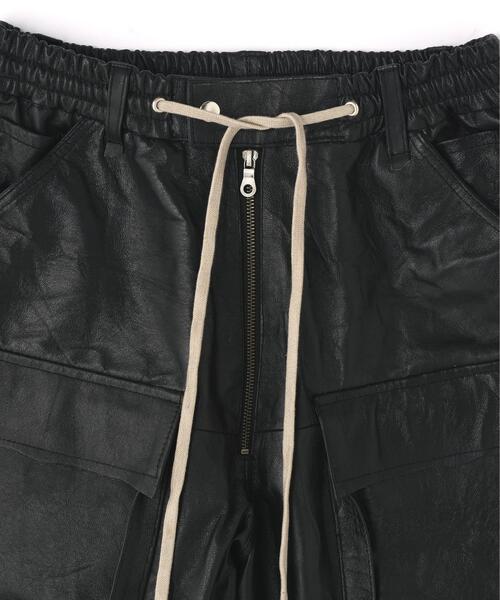 DANKE SCHON（ダンケシェーン）の「DankeSchon/ダンケシェーン/REPRO-LEATHER CARGO SHORTS（カーゴパンツ・レディース・ブラック・M/L）」の3枚目の写真