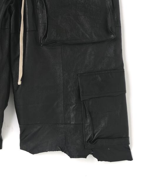DANKE SCHON（ダンケシェーン）の「DankeSchon/ダンケシェーン/REPRO-LEATHER CARGO SHORTS（カーゴパンツ・レディース・ブラック・M/L）」の6枚目の写真