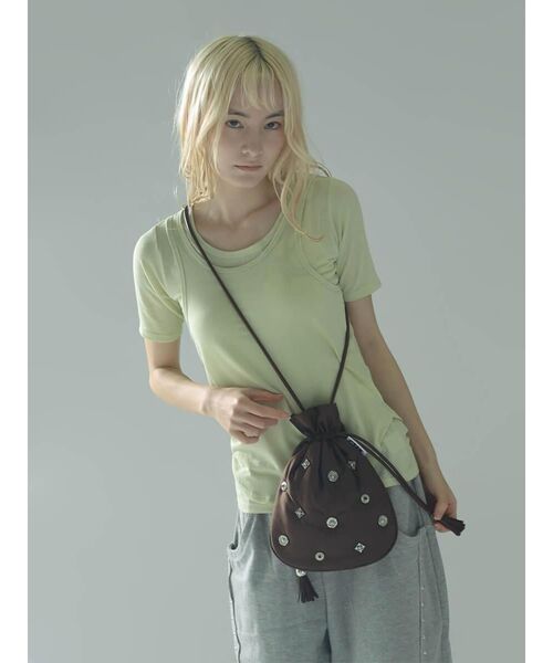 :ETHROF（イーサオブ）の「CONCHO STUDS DRAWSTRING BAG（ショルダーバッグ・レディース・ブラウン/ブラック・FREE）」の4枚目の写真
