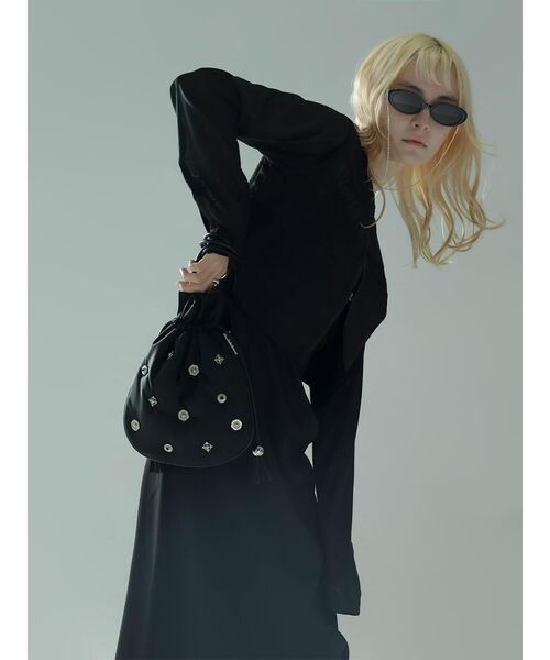 :ETHROF（イーサオブ）の「CONCHO STUDS DRAWSTRING BAG（ショルダーバッグ・レディース・ブラウン/ブラック・FREE）」の6枚目の写真