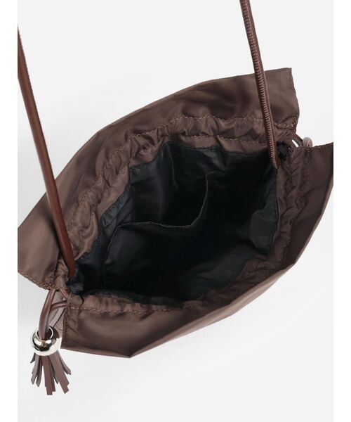 :ETHROF（イーサオブ）の「CONCHO STUDS DRAWSTRING BAG（ショルダーバッグ・レディース・ブラウン/ブラック・FREE）」の12枚目の写真
