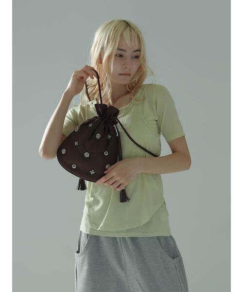 :ETHROF（イーサオブ）の「CONCHO STUDS DRAWSTRING BAG（ショルダーバッグ・レディース・ブラウン/ブラック・FREE）」の2枚目の写真
