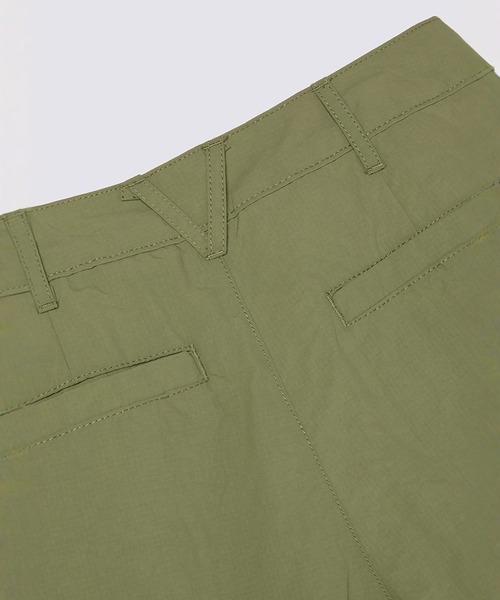 VANS（バンズ）の「ウィメンズ COBRA カーゴパンツ / Cobra Cargo Pants LODEN GREEN VN000MB3ZBF1（カーゴパンツ・レディース・カーキ・25inch/26inch/27inch/28inch/29inch/30inch/32inch）」の5枚目の写真
