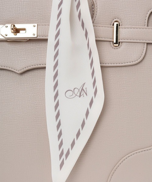 an another angelus（アンアナザーアンジェラス）の「スカーフハンドルフェイクレザートートバッグ/fint フィント（トートバッグ・レディース・ピンクベージュ/ネイビー・FREE）」の22枚目の写真