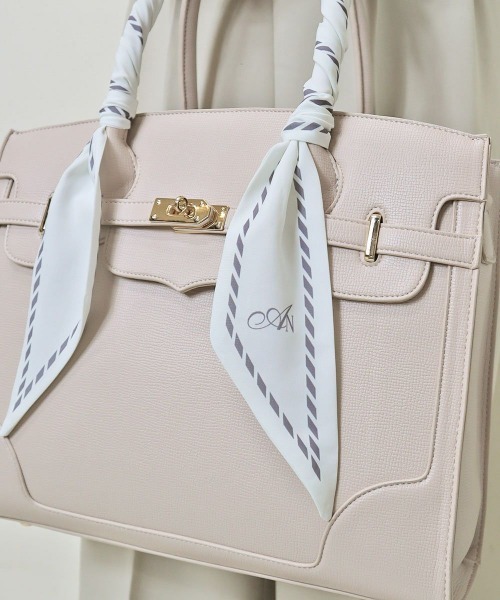 an another angelus（アンアナザーアンジェラス）の「スカーフハンドルフェイクレザートートバッグ/fint フィント（トートバッグ・レディース・ピンクベージュ/ネイビー・FREE）」の13枚目の写真