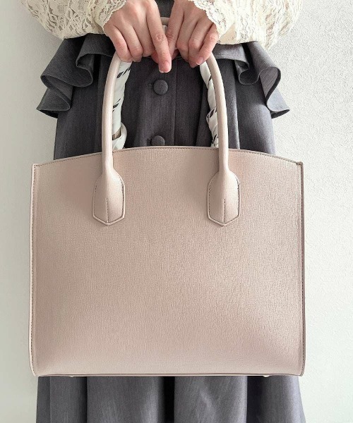 an another angelus（アンアナザーアンジェラス）の「スカーフハンドルフェイクレザートートバッグ/fint フィント（トートバッグ・レディース・ピンクベージュ/ネイビー・FREE）」の14枚目の写真