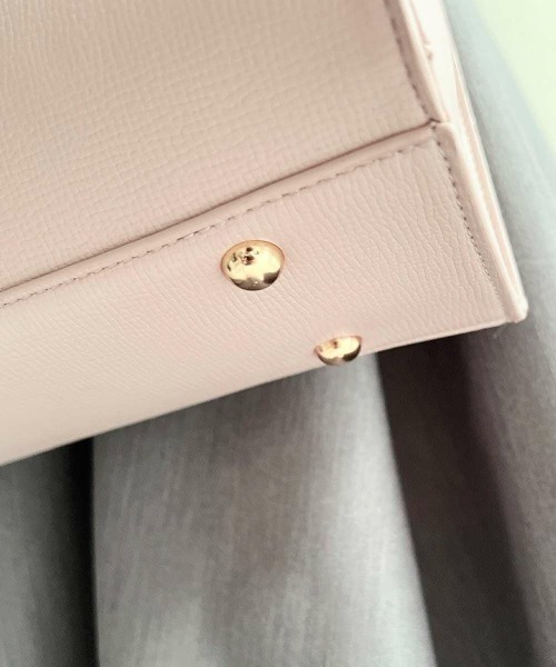 an another angelus（アンアナザーアンジェラス）の「スカーフハンドルフェイクレザートートバッグ/fint フィント（トートバッグ・レディース・ピンクベージュ/ネイビー・FREE）」の15枚目の写真