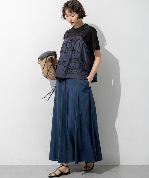 23区 L(ニジュウサンクオオキイサイズ)の「シアーエンブロイダリー キャミソール コンビ Tシャツ(Tシャツ/カットソー・レディース・ブラック系/ベージュ系/ホワイト系・44/46/48)」の9枚目の写真