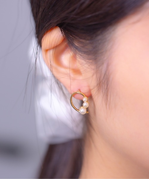 Peony（ピオニー）の「【Peony/ピオニー】フロントサークルパールピアス（ピアス（両耳用）・レディース・シルバー/ゴールド・FREE）」の3枚目の写真