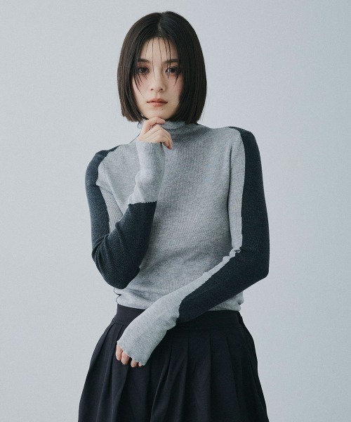 Clum(クルム)の「bicolor turtle knit / バイカラータートルニット(ニット/セーター・レディース・ライトベージュ/グレー・FREE)」の4枚目の写真
