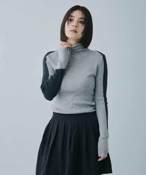 Clum(クルム)の「bicolor turtle knit / バイカラータートルニット(ニット/セーター・レディース・ライトベージュ/グレー・FREE)」の5枚目の写真