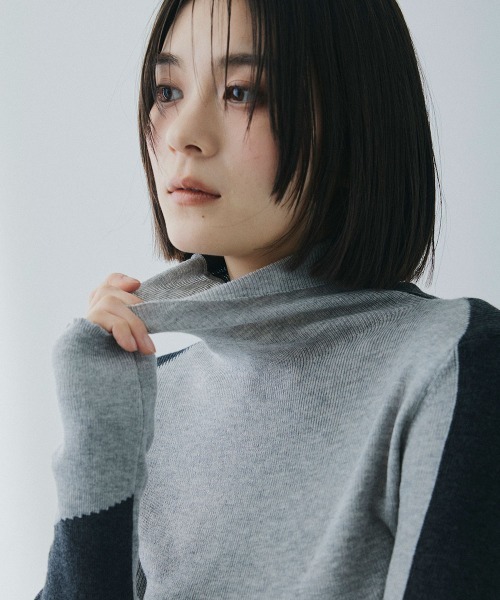 Clum(クルム)の「bicolor turtle knit / バイカラータートルニット(ニット/セーター・レディース・ライトベージュ/グレー・FREE)」の9枚目の写真