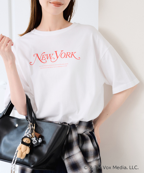 U by SPICK&SPAN(ユーバイスピックアンドスパン)の「New York Magazine ロゴ TEE(Tシャツ/カットソー・レディース・ブラック/カーキ/ホワイト・SMALL)」の2枚目の写真