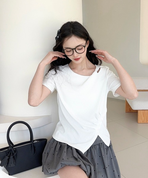 Jasmine Grandiflorum(ジャスミングランディフローラム)の「【Jasmine】カットアウトアシメトリーデザインTシャツ(Tシャツ/カットソー・レディース・ホワイト/ブラック・FREE)」の4枚目の写真