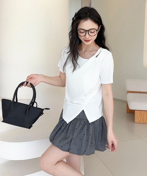 Jasmine Grandiflorum(ジャスミングランディフローラム)の「【Jasmine】カットアウトアシメトリーデザインTシャツ(Tシャツ/カットソー・レディース・ホワイト/ブラック・FREE)」の5枚目の写真