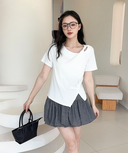 Jasmine Grandiflorum(ジャスミングランディフローラム)の「【Jasmine】カットアウトアシメトリーデザインTシャツ(Tシャツ/カットソー・レディース・ホワイト/ブラック・FREE)」の8枚目の写真