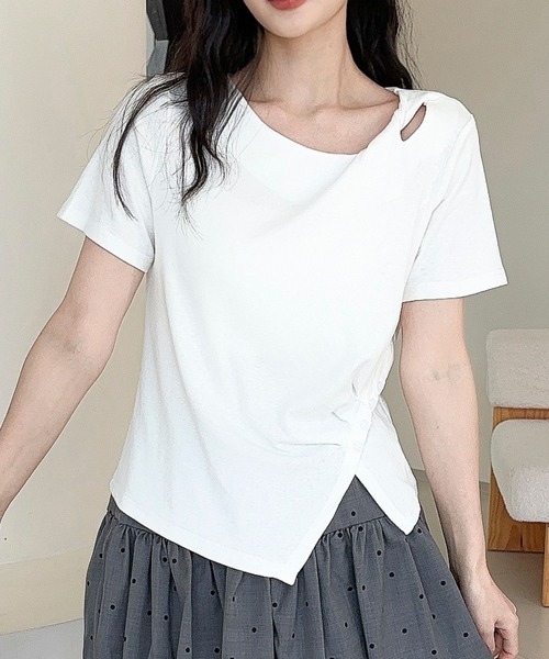 Jasmine Grandiflorum(ジャスミングランディフローラム)の「【Jasmine】カットアウトアシメトリーデザインTシャツ(Tシャツ/カットソー・レディース・ホワイト/ブラック・FREE)」の9枚目の写真