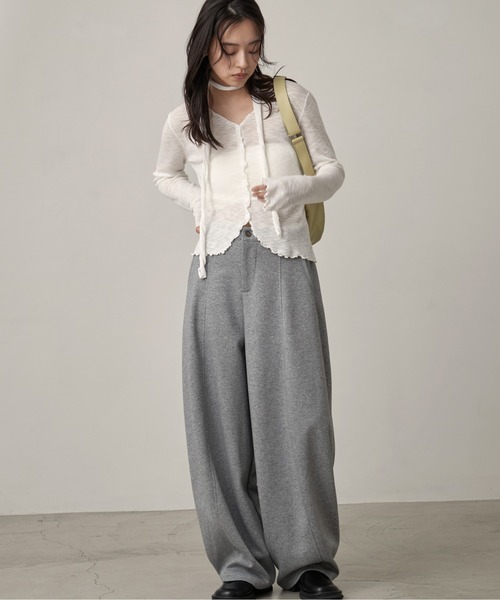 OFROOM(オフルーム)の「Sheer Cardigan Narrow Scarf Set|シアーカーディガンナロースカーフセット(カーディガン/ボレロ・レディース・ベージュ/ホワイト/ブラック/グレー・FREE)」の14枚目の写真