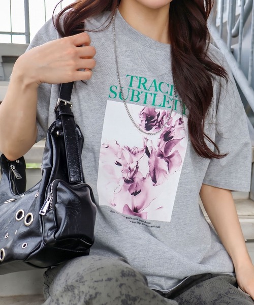 SpRay(スプレイ)の「汗染み防止花フォト Tシャツ(Tシャツ/カットソー・レディース・ブラック/グレー/ブラウン/アイボリー/チャコールグレー・FREE)」の1枚目の写真