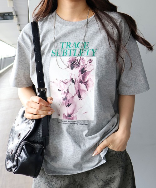 SpRay(スプレイ)の「汗染み防止花フォト Tシャツ(Tシャツ/カットソー・レディース・ブラック/グレー/ブラウン/アイボリー/チャコールグレー・FREE)」の10枚目の写真