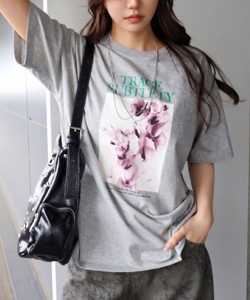 SpRay(スプレイ)の「汗染み防止花フォト Tシャツ(Tシャツ/カットソー・レディース・ブラック/グレー/ブラウン/アイボリー/チャコールグレー・FREE)」の9枚目の写真