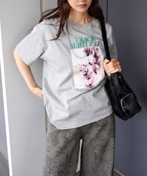 SpRay(スプレイ)の「汗染み防止花フォト Tシャツ(Tシャツ/カットソー・レディース・ブラック/グレー/ブラウン/アイボリー/チャコールグレー・FREE)」の8枚目の写真