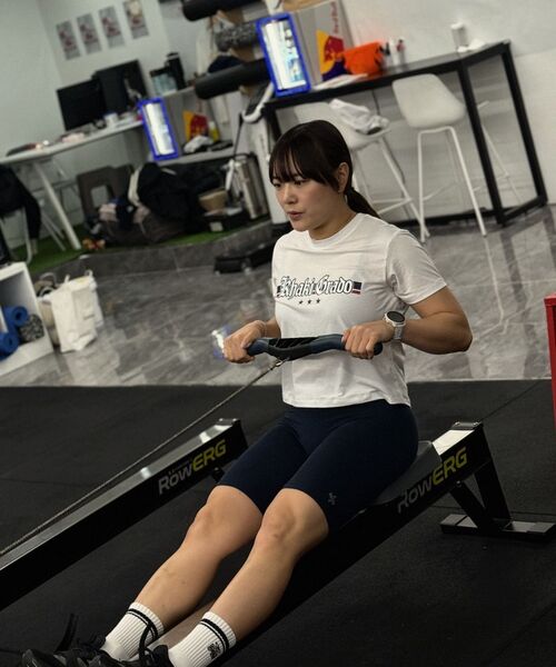 KHAKI GRADO(カーキグラド)の「K.A.G レイヤードフレイムロゴクロップレギュラーフィット半袖Tシャツ(ホワイト)(Tシャツ/カットソー・レディース・その他・SMALL/MEDIUM/LARGE)」の4枚目の写真