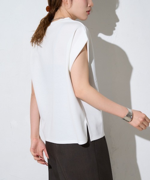 TRIANGLE PALETTE(トライアングルパレット)の「フレンチスリーブ ダンボールプルオーバー(Tシャツ/カットソー・レディース・ホワイト/テラコッタ/ブルー/ブラック/グレー・FREE)」の6枚目の写真