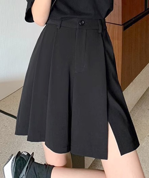mielu(ミエル)の「プリーツフレアハーフパンツ(その他パンツ・レディース・ブラック/ベージュ・MEDIUM/LARGE)」の2枚目の写真