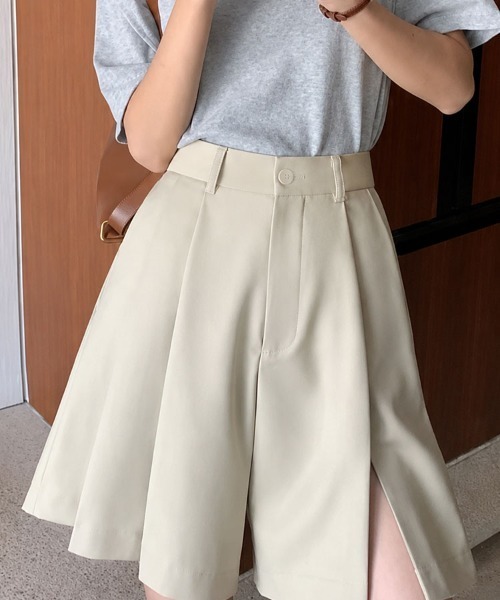 mielu(ミエル)の「プリーツフレアハーフパンツ(その他パンツ・レディース・ブラック/ベージュ・MEDIUM/LARGE)」の7枚目の写真