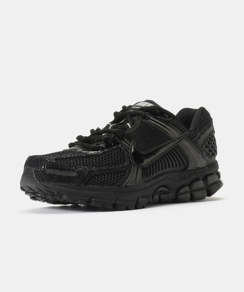 NIKE(ナイキ)の「NIKE W ZOOM VOMERO 5 II6236-001(スニーカー・レディース・ブラック・25cm/24.5cm/24cm/23.5cm/23cm)」の2枚目の写真